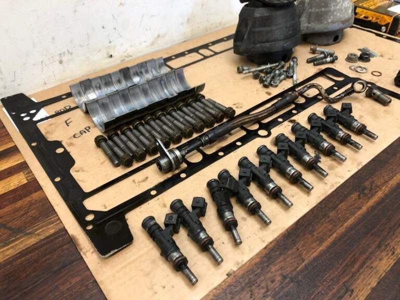 Bearing shells, bolts and injectors, every part kept for inspection