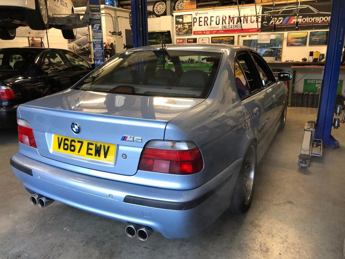 BMW M5 (E39) in the RDM workshop